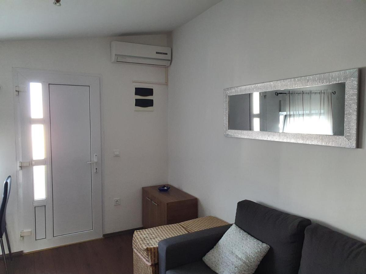 Apartmani Deak Vir Exterior photo