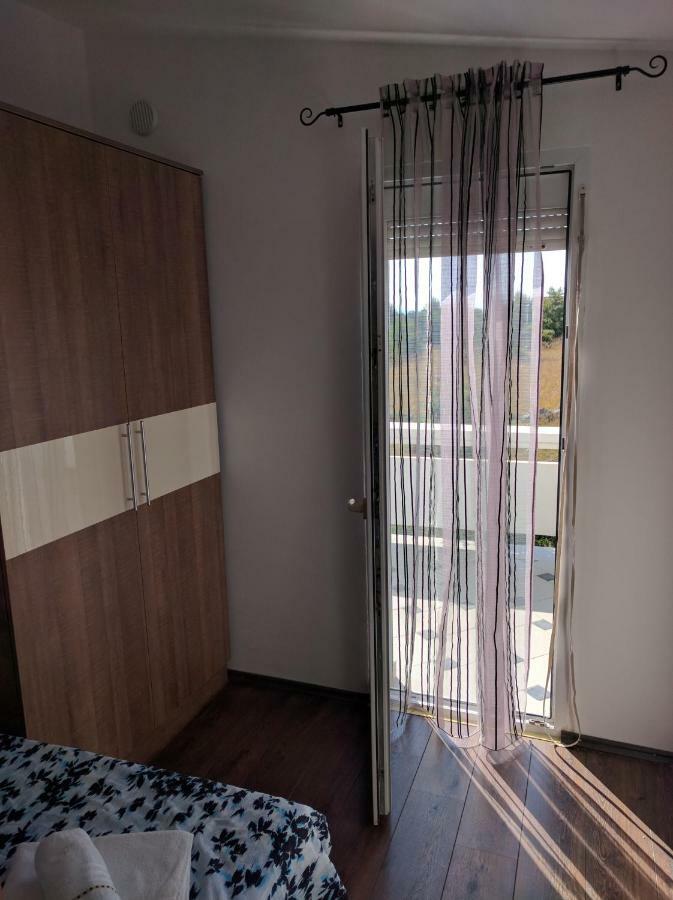 Apartmani Deak Vir Exterior photo